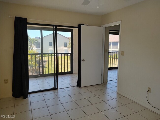 Building Photo - 9265 Lake Park Dr