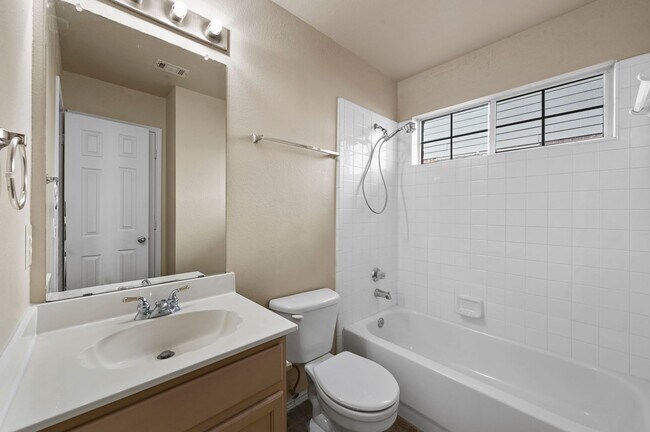 Building Photo - Spacious 4 Bedroom Home in Plano ISD Located in Bristol Pointe Estates.