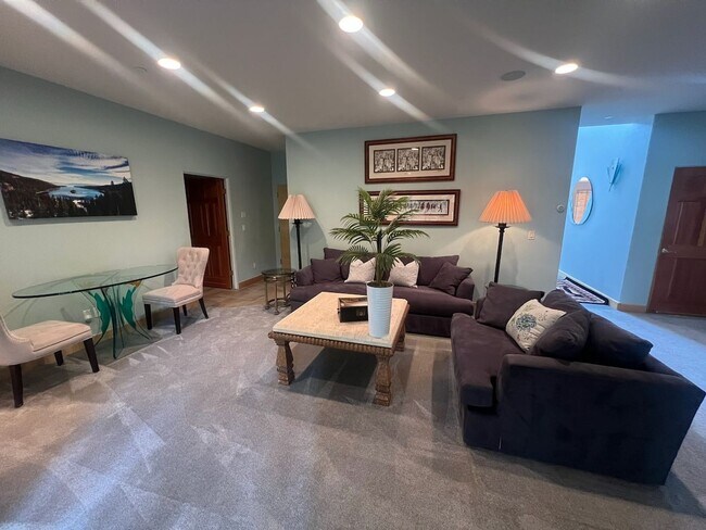 Building Photo - Peaceful Retreat In The Center Of Town