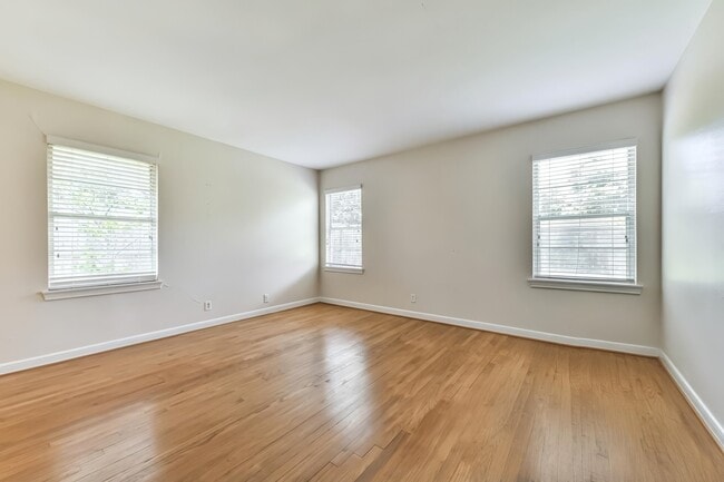 Building Photo - 3023 Fairhope St