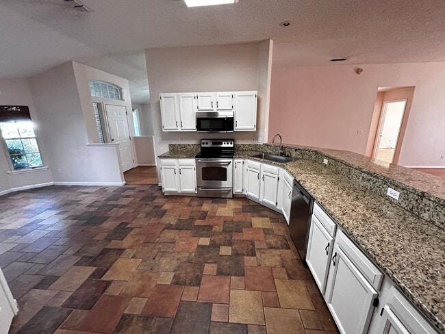 Building Photo - 4 Bed 3 Bath Home Near Jacksonville Beach. Pet Friendly! OPEN HOUSE: FRIDAY, OCTOBER 2ND. 4–6 PM!