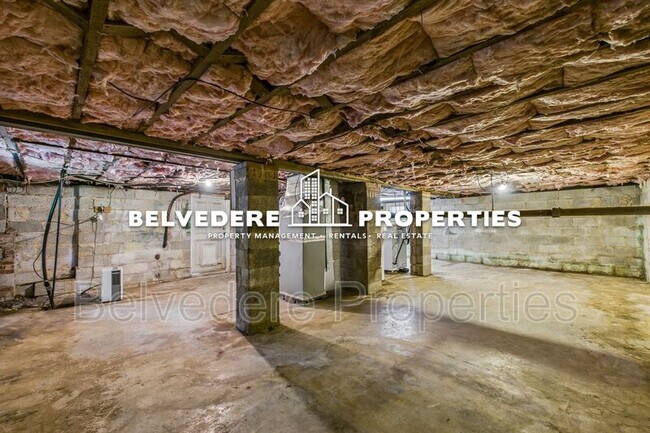 Building Photo - 1003 Cleburne St