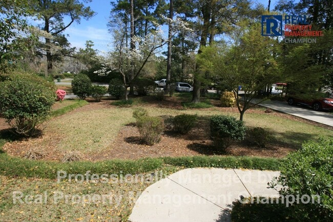 Building Photo - Spacious 5BR/3BA Home on Quiet Cul-de-Sac | Hardwoods, Fireplace & Park-Like Yard