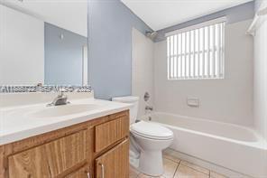 Building Photo - 1018 Twin Lakes Dr