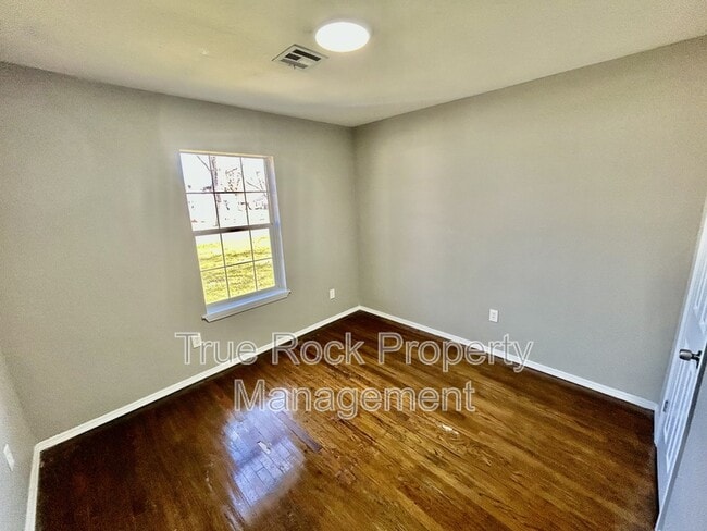 Building Photo - 1127 E Beverly St