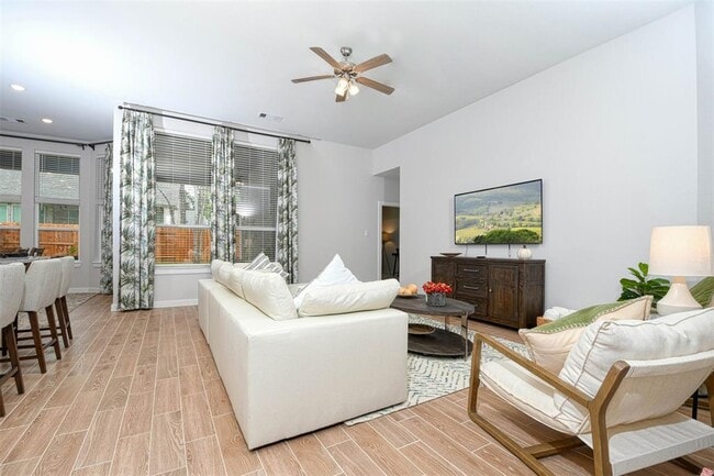 Building Photo - 128 E Cascade Heights Dr