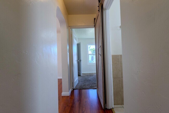 Building Photo - 2137 Raymond Ave