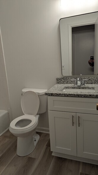 Full Bath - 7413 Edenwood Ln