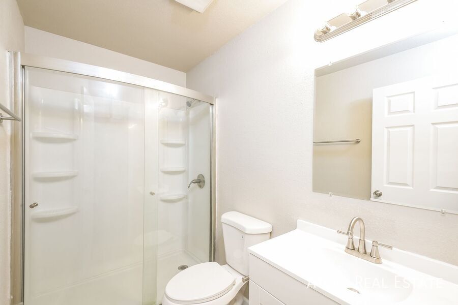 Building Photo - 1417 S Biscay Way