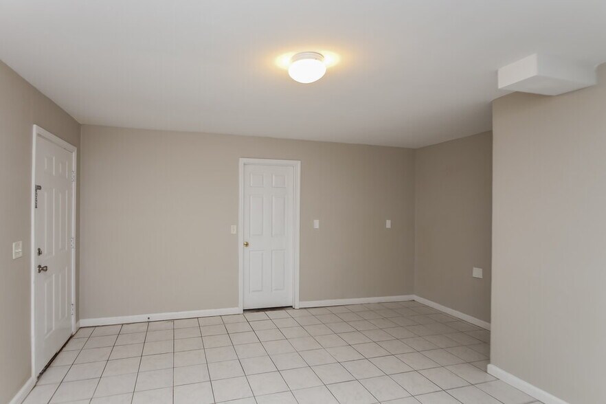 Building Photo - 6621 Killington Ct