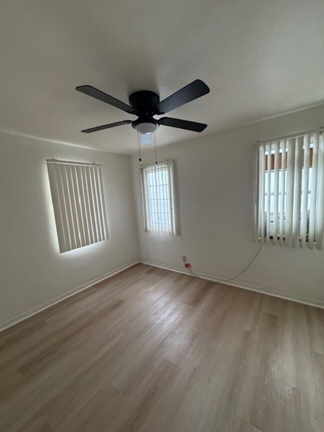 Building Photo - 407 W Manchester Blvd