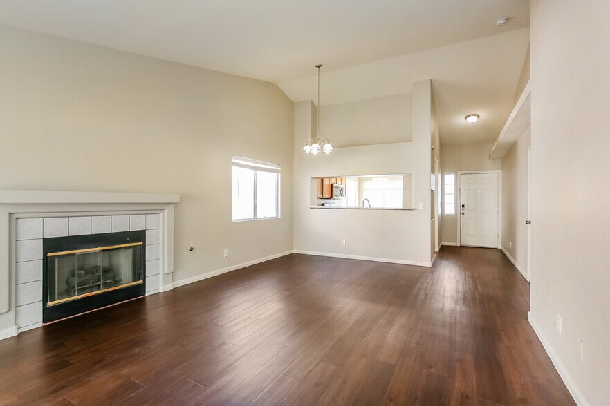 Building Photo - 3110 De Vinci Ct