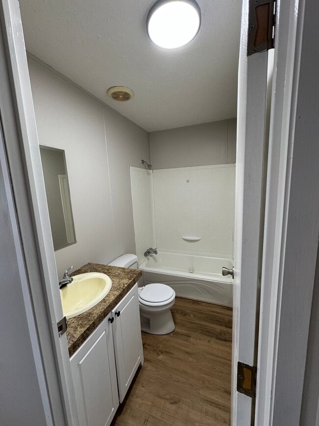 Building Photo - 3 Bed, 2 Bath Mobile Home Near Coldwater E...
