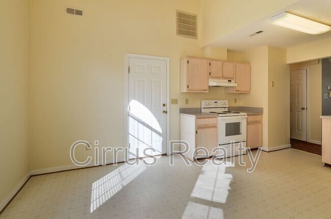 Building Photo - 381 Westview Dr