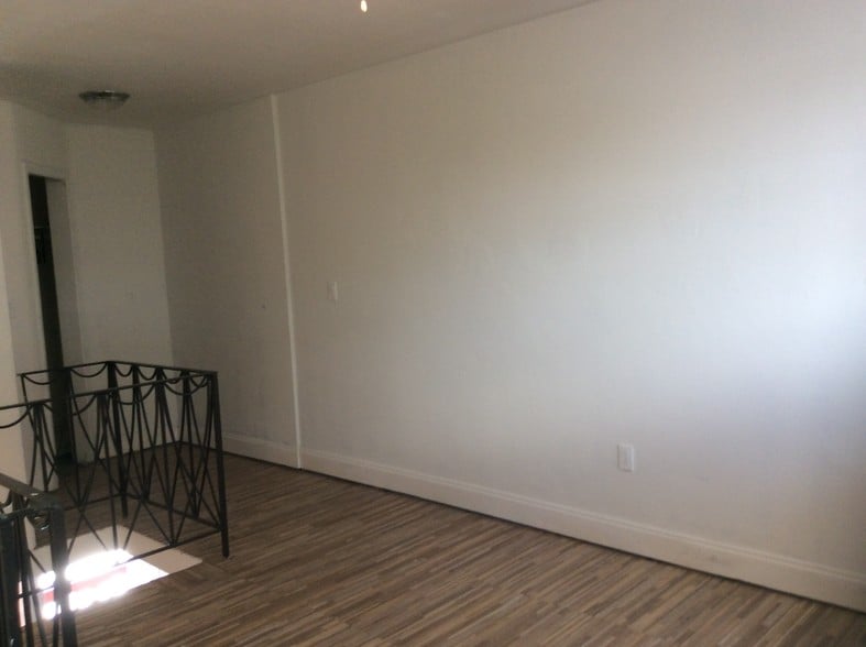 Building Photo - 421 NE 68th St