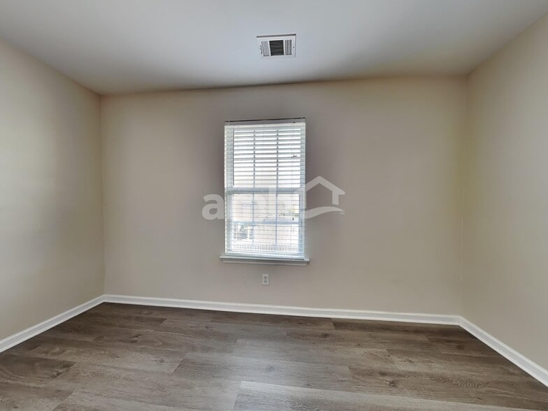 Building Photo - 38 Lake Shore Blvd