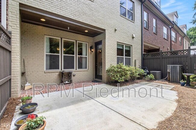Building Photo - 306 Nottaway Ln
