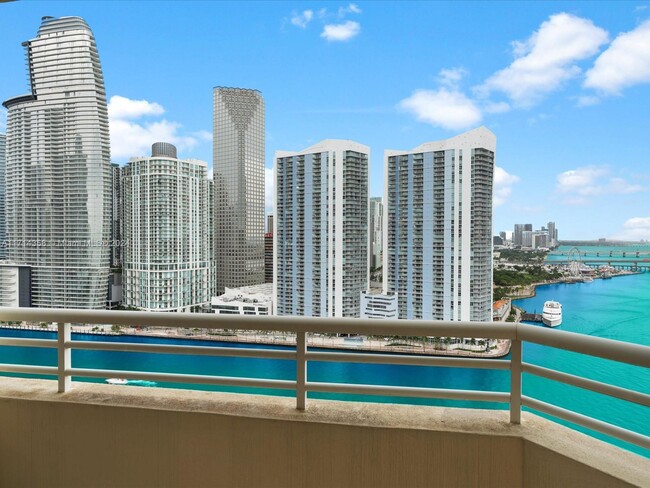 Building Photo - 888 Brickell Key Dr