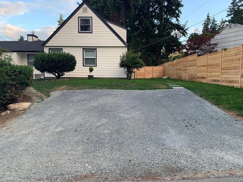 Building Photo - 2505 NE 140th St