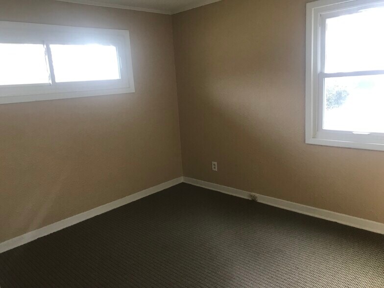Bedroom 2 - 2708 Lasalle St