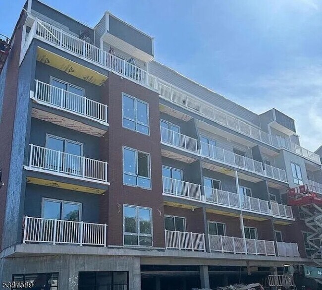 Building Photo - 318 Dixon Ave