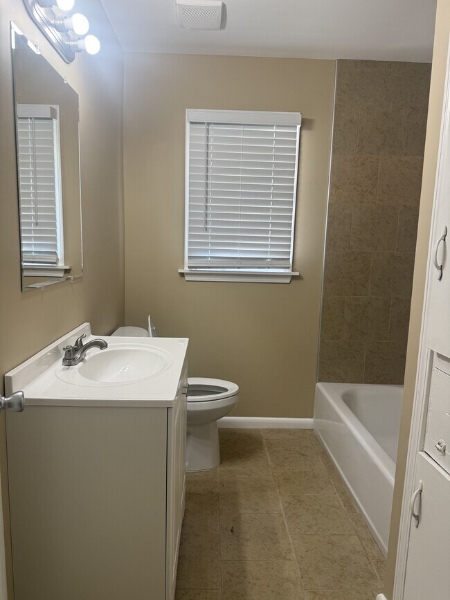 Building Photo - 5955 Windy Hill Cir S