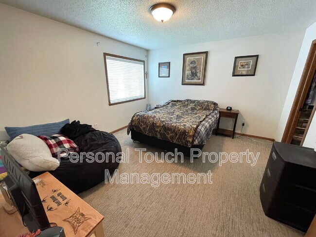 Building Photo - 2520 5th St W