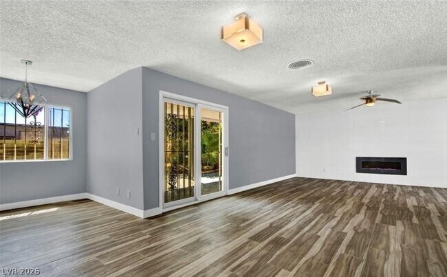 Building Photo - 1056 E Oakey Blvd