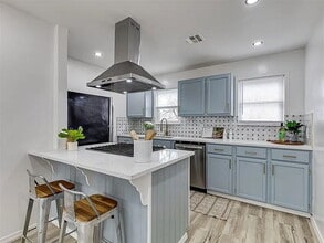 Building Photo - Modern Comfort in Every Square Foot