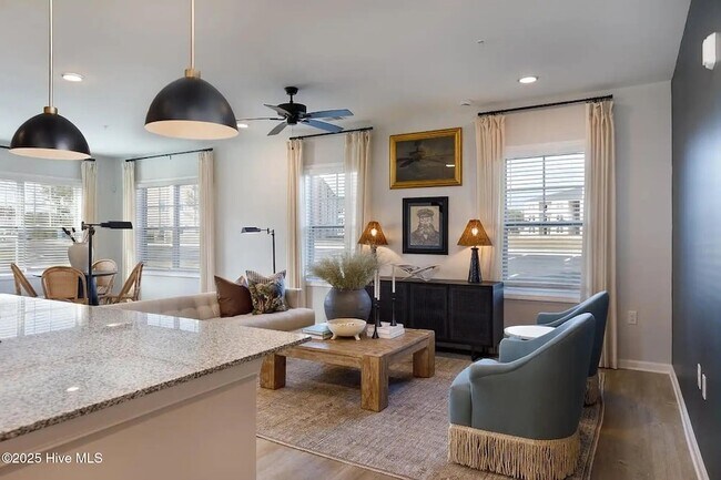 Building Photo - 4568 Tides Wy