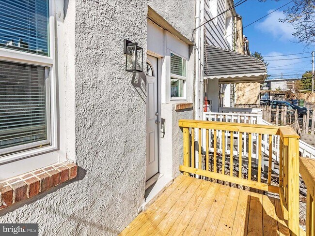 Building Photo - 5443 Jonquil Ave