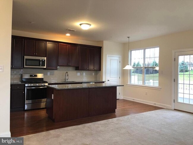 Building Photo - 120 Woodwinds Dr