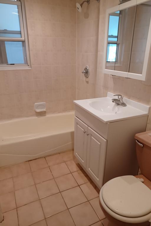 Building Photo - 2 bedroom in SUNNYSIDE NY 11104