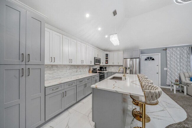 Building Photo - 158 Mohawk St