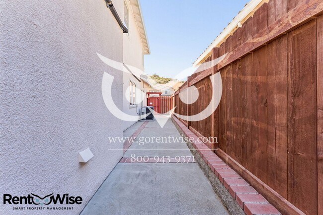 Building Photo - 406 Grenadine Way
