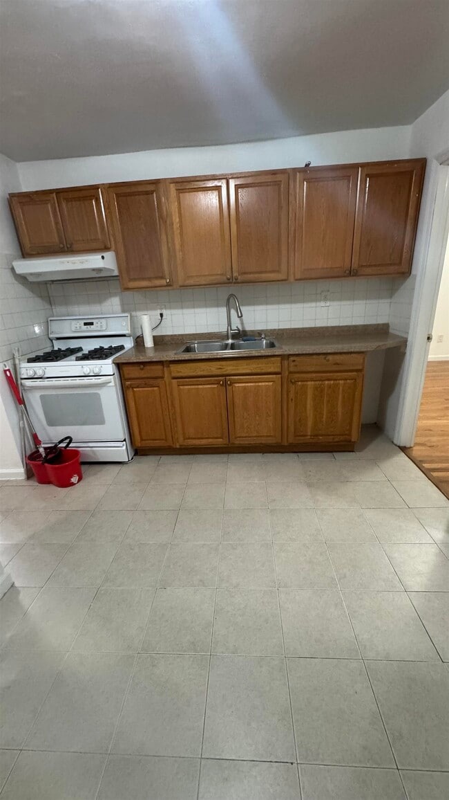 Building Photo - 89 W 21st St