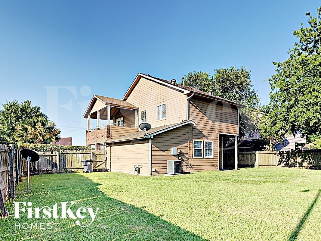 Building Photo - 2106 Hazyknoll Ln