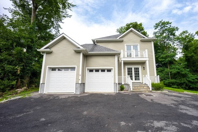 Building Photo - 1 Kewanee Rd