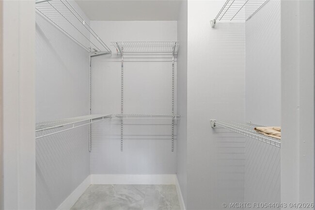 Building Photo - 9523 S Hollybrook Lake Dr