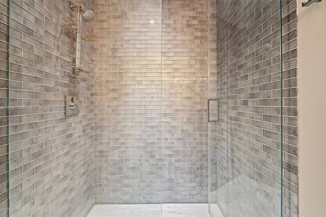 Building Photo - 13633 Deering Bay Dr