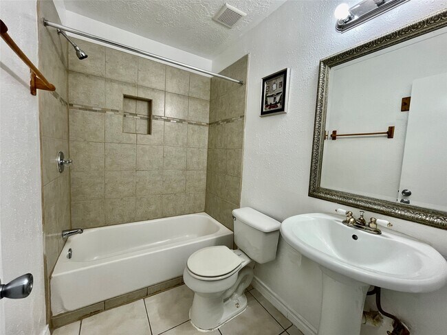 Building Photo - 7014 Caladero Dr