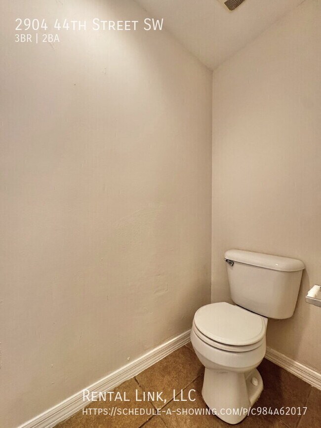 Building Photo - 2904 44th St SW