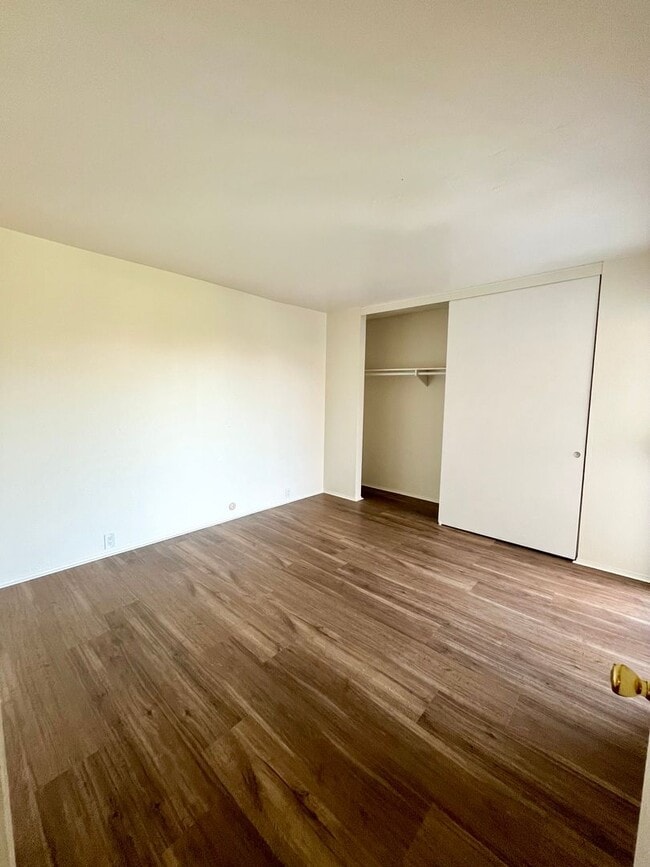 Building Photo - Spacious 3 Bedroom 2 Bathroom Town-Home with In-Unit Laundry, Pool and 2 Parking Spaces!