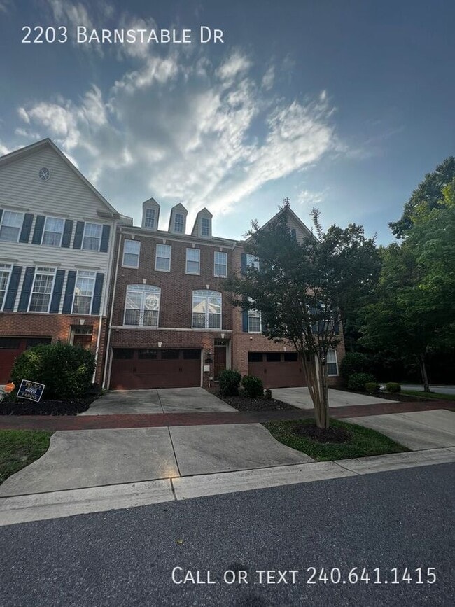 Building Photo - 2203 Barnstable Dr