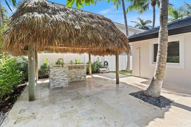 Building Photo - 1132 NE 3rd Ave