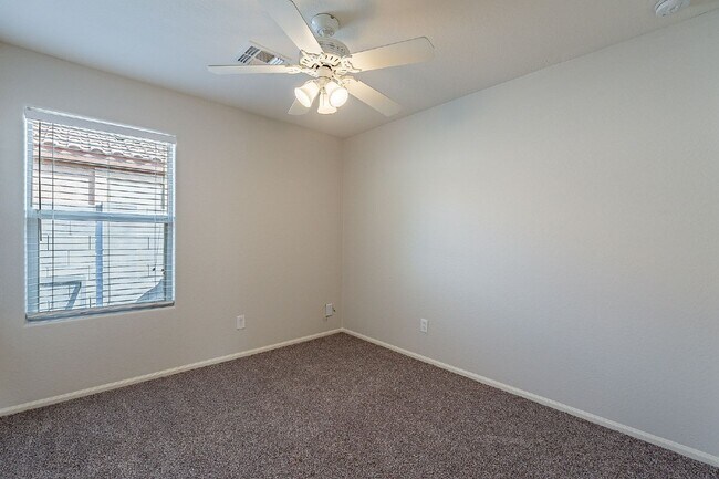 Building Photo - 5054 S 235th Dr