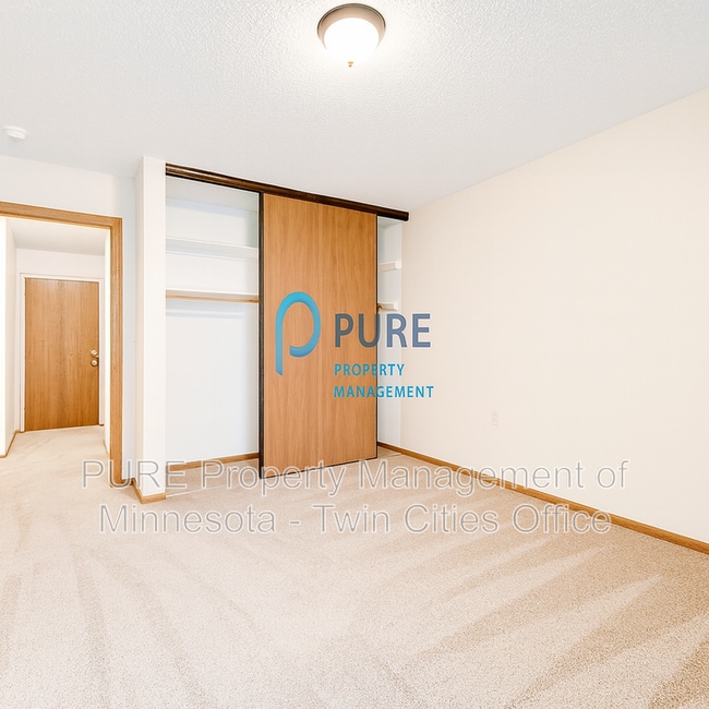 Building Photo - 221 Grand Ave W