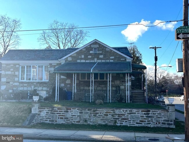 Building Photo - 1053 E Sydney St