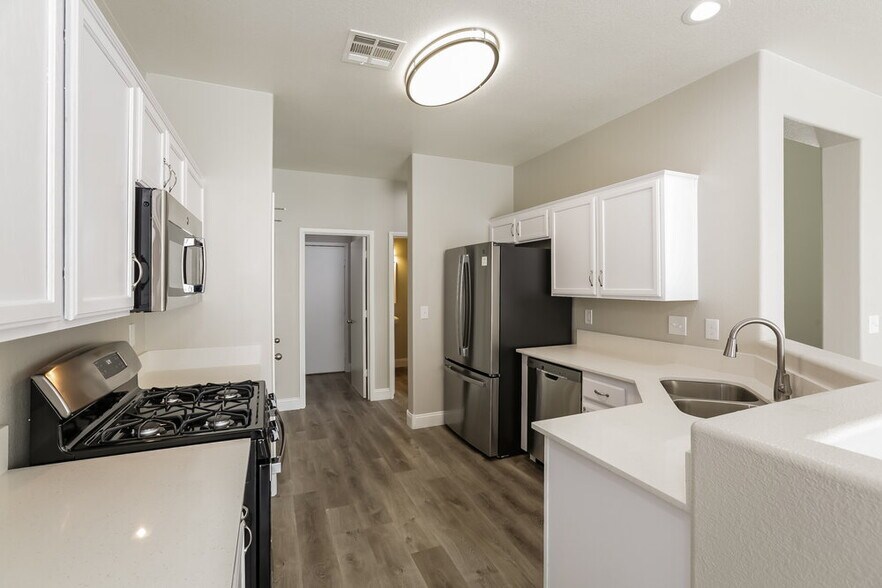 Building Photo - 10643 Solar Hawk Ave