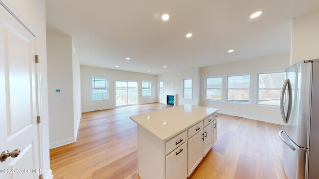 Building Photo - 544 NY-9P
